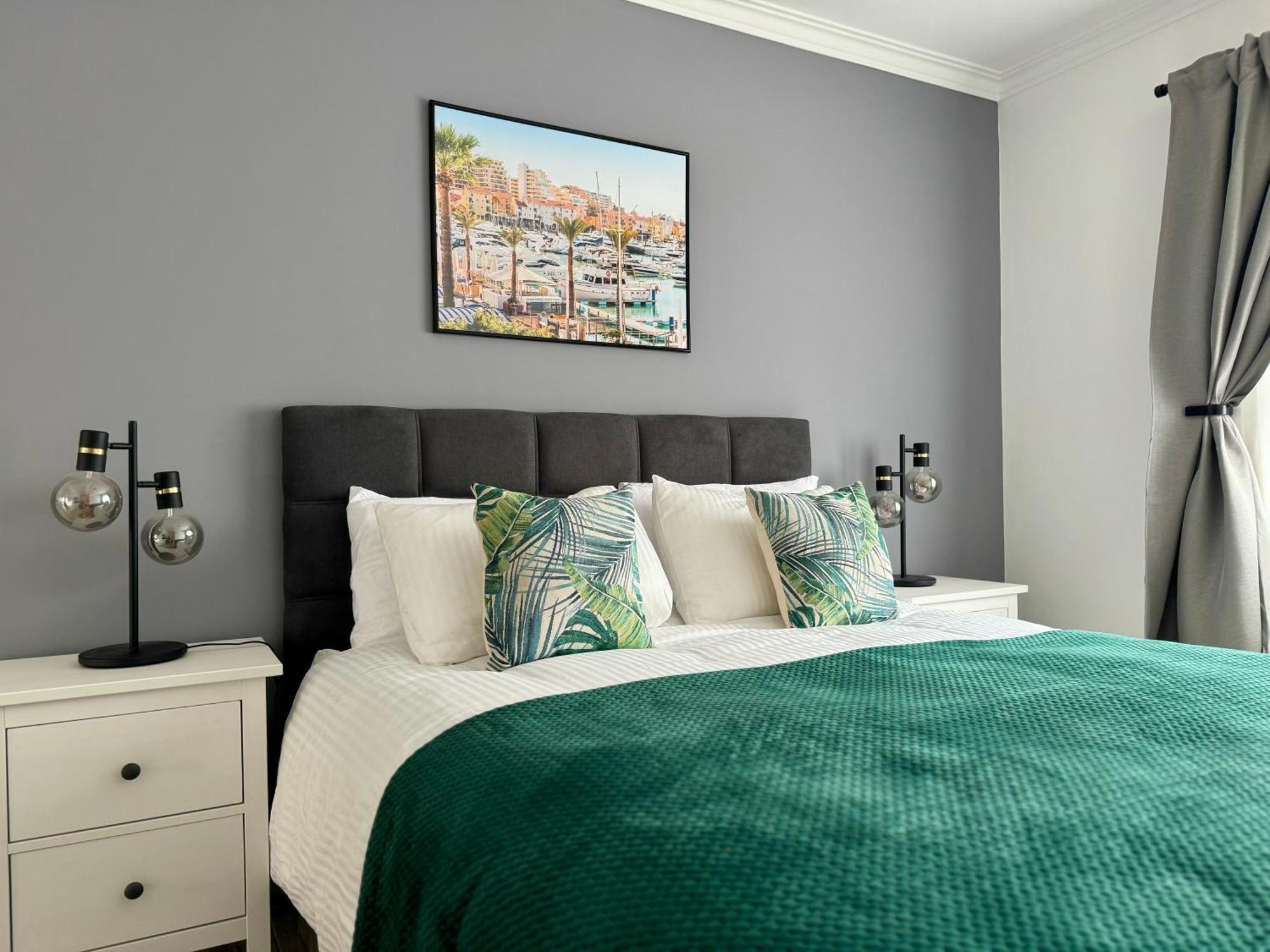Princess Retreat Beautiful Modern Aprt 2 Min Walk From Quarteira Beach Bagian luar foto