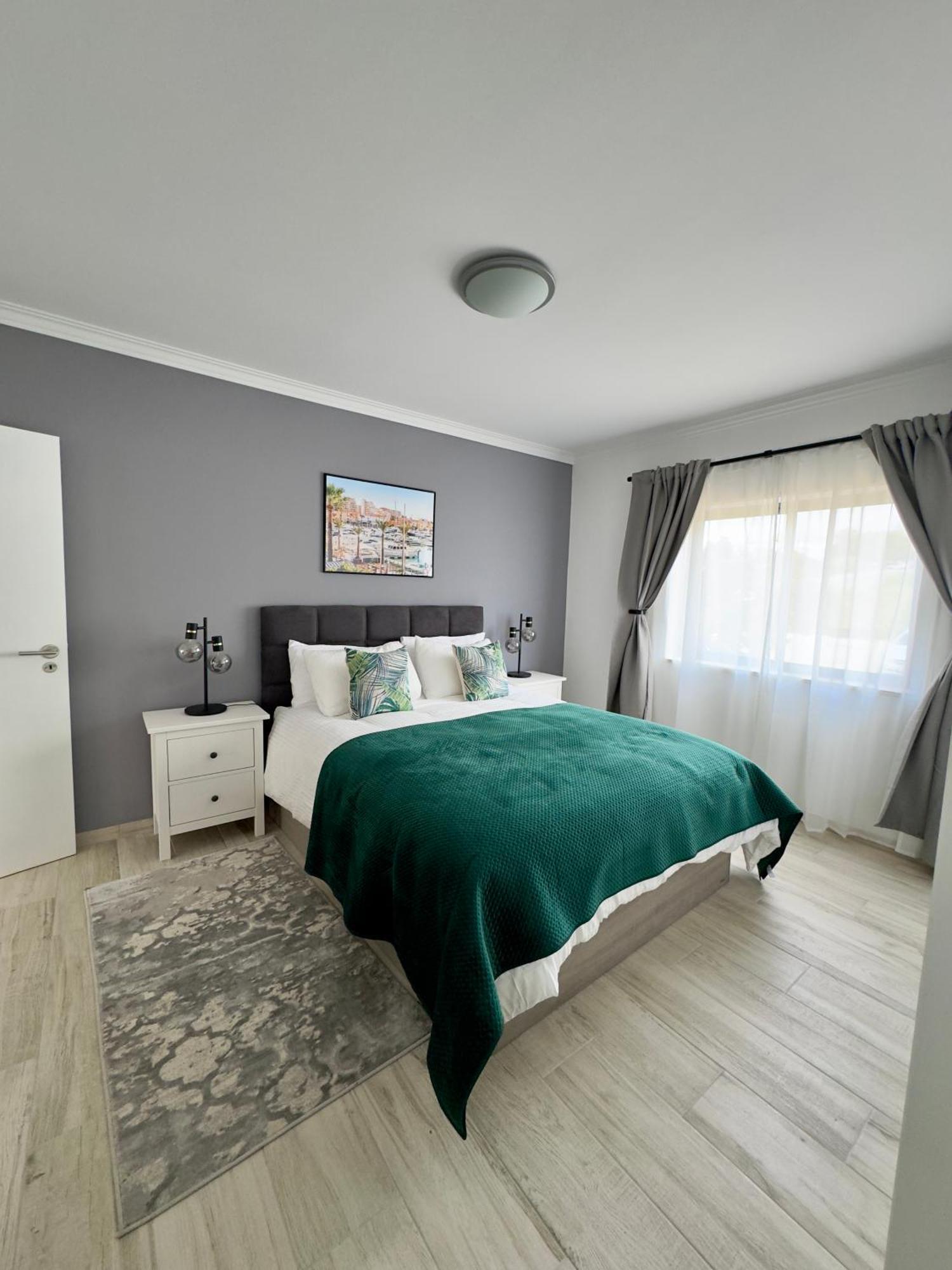 Princess Retreat Beautiful Modern Aprt 2 Min Walk From Quarteira Beach Bagian luar foto