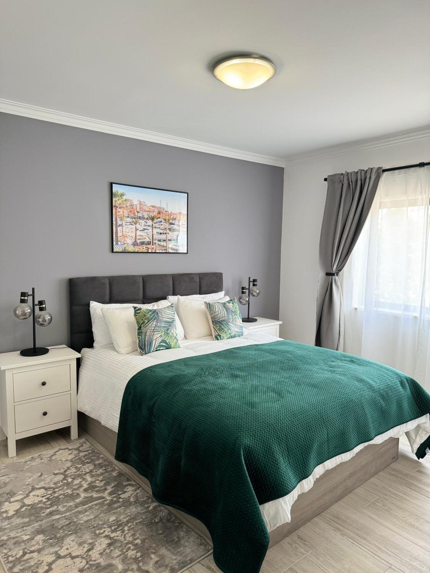 Princess Retreat Beautiful Modern Aprt 2 Min Walk From Quarteira Beach Bagian luar foto